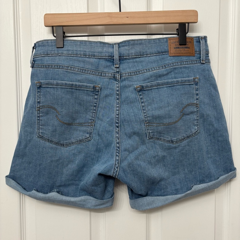 Light Wash Cuffed Denim Shorts | Levi’s 10 (W30) - Picture 2 of 12